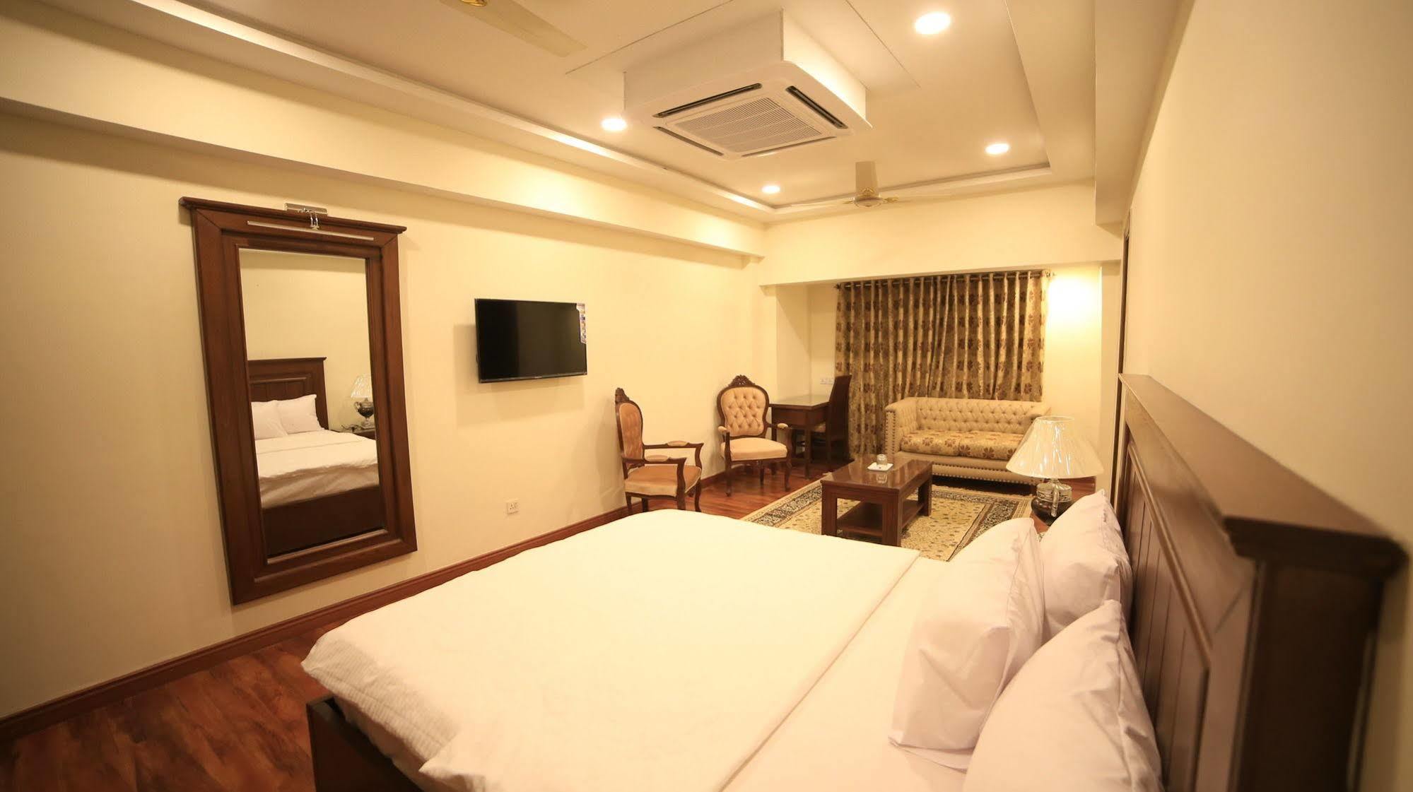 Hotel Diplomat Islamabad Exterior foto