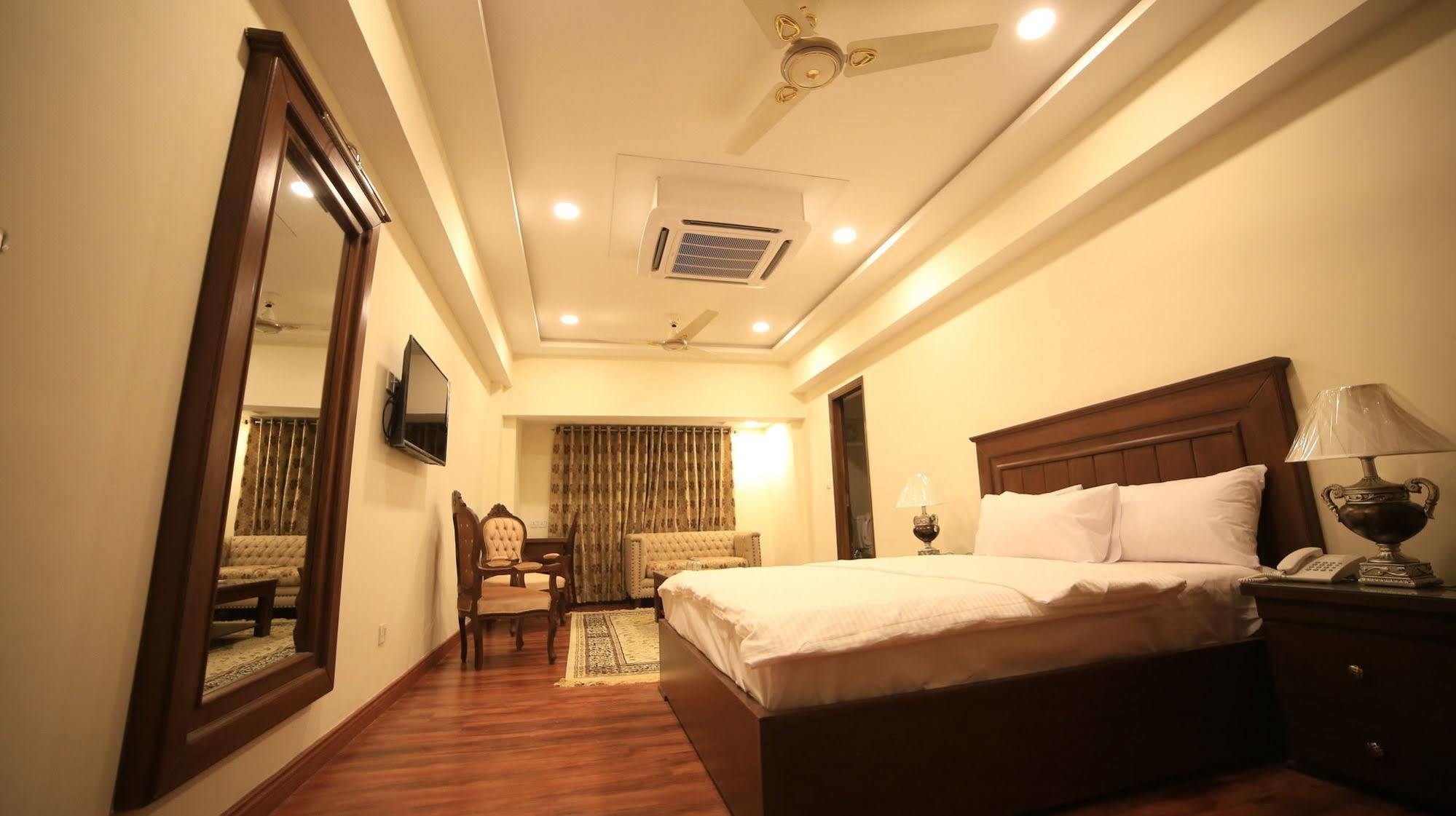 Hotel Diplomat Islamabad Exterior foto