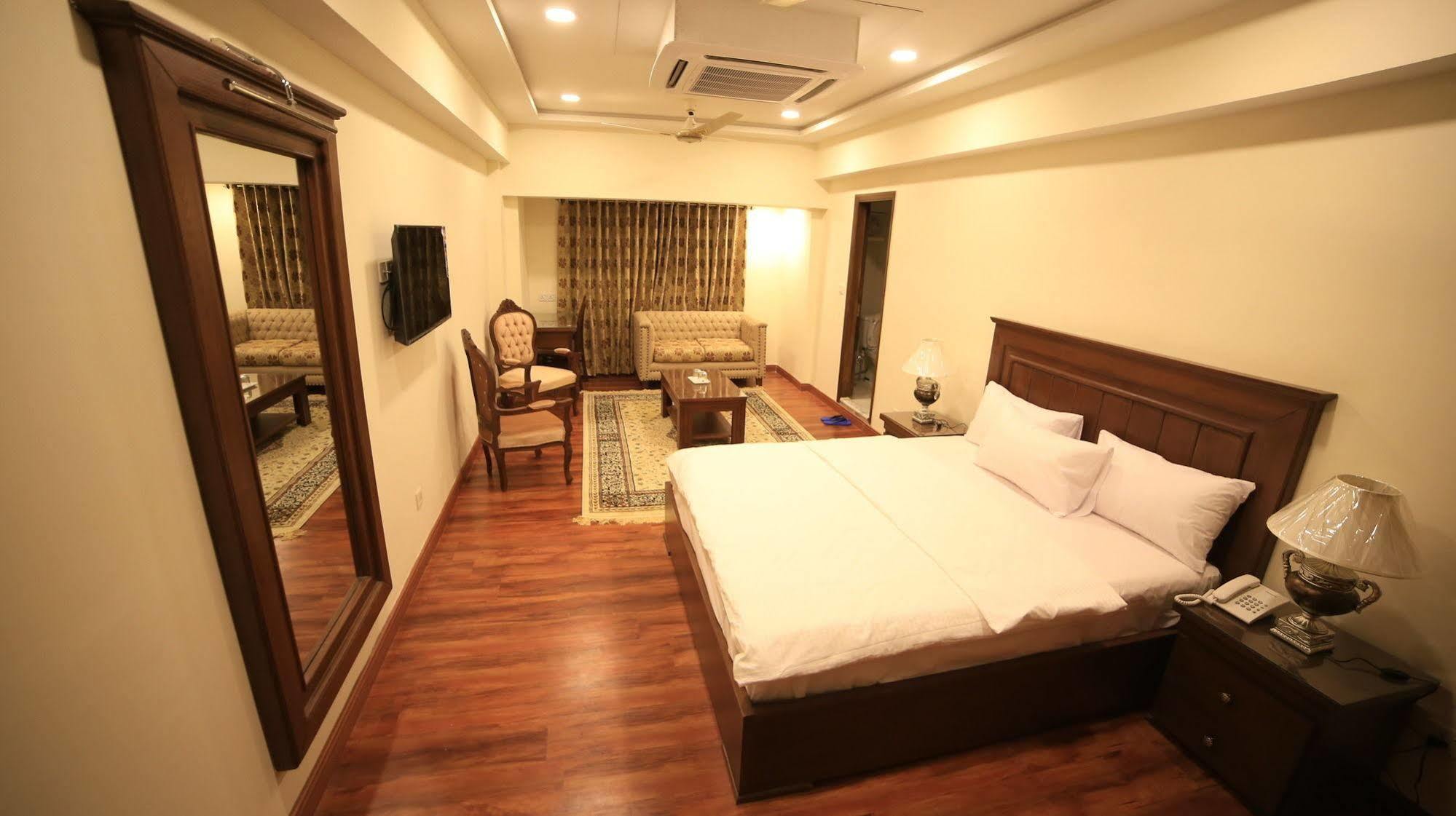 Hotel Diplomat Islamabad Exterior foto